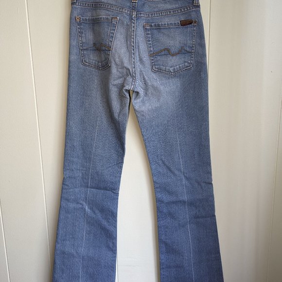 Sz. 26 --- 7 for all mankind light wash, bootcut jeans w/sqiggle pockets - Picture 1 of 16